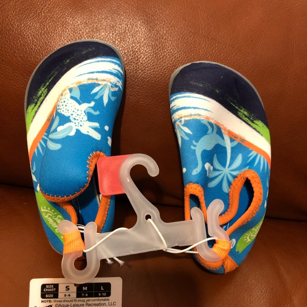 Size 5/6 water shoes